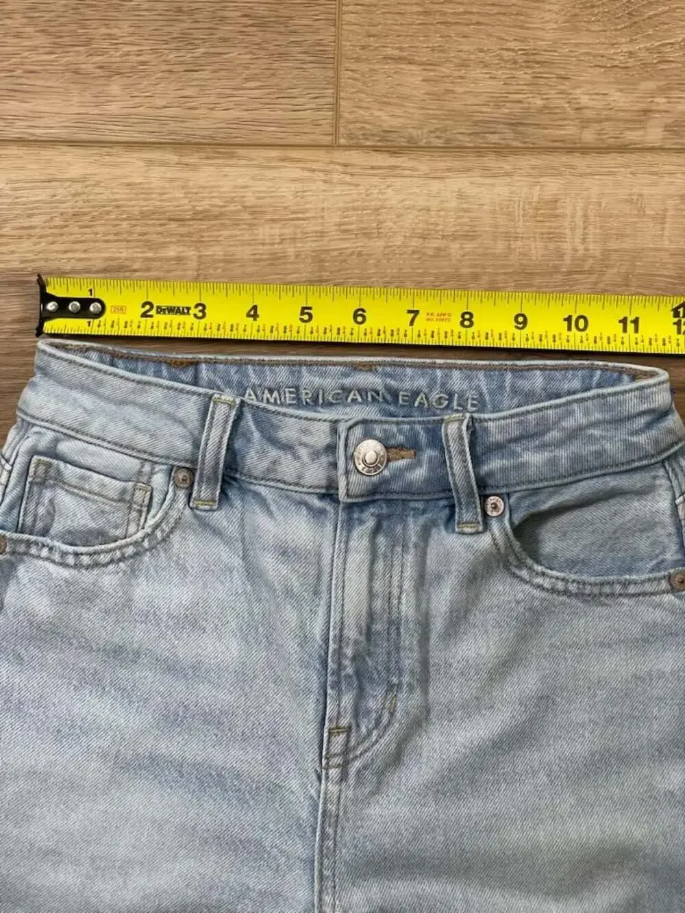 American Eagle Outfitters Light Wash High Rise Mom Jean Size 000 Short